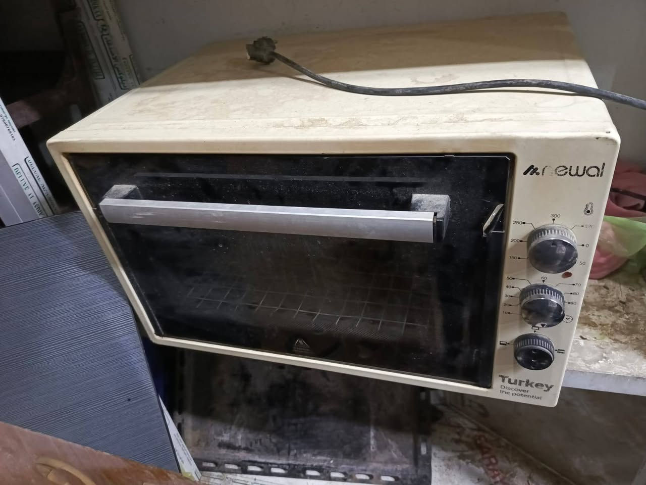 سلاااام عليكم للبيع طباخ ابو اربعه عين ابو الفرن ومع وفرن كهربائي نضيف كدامكم 
2..صوبه ام المنضر نضيفه كلش 
3...تاني ابو 500 
4..سنكي متر وربع جديد مامستخدم
5..دمبلص نضيف
6...التواصل على الرقم واتساب ***********8
