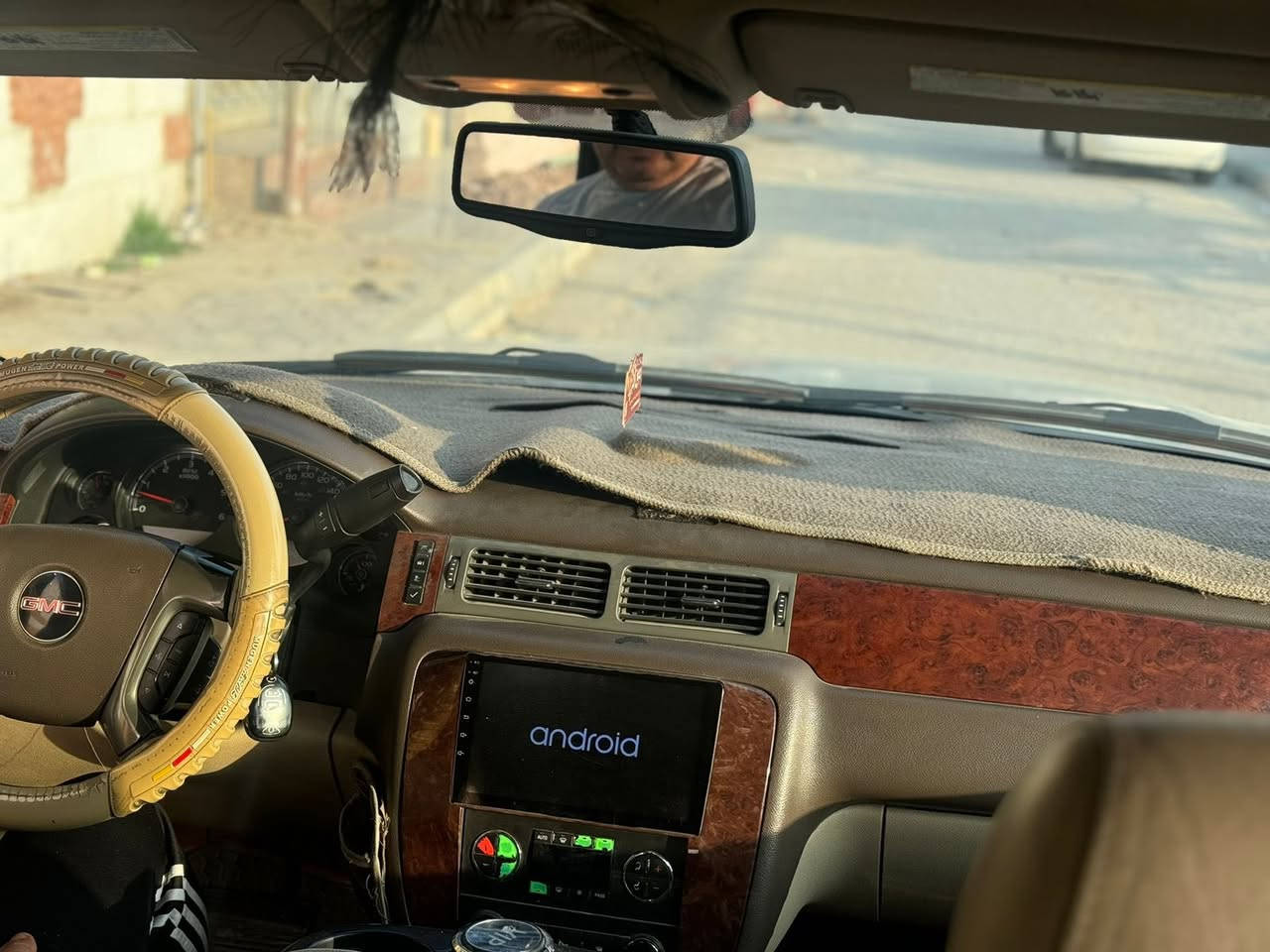 جي ام سي موديل ٢٠١١ كفالةبدون صبغ رقم بغداد باسمي محرك ٥٣٠٠ حدادية جديدة طخم تاير ماشية ١٨٢ الف كيلو متر مكاني ناصرية 
السعر ٢١٠ 
***********
