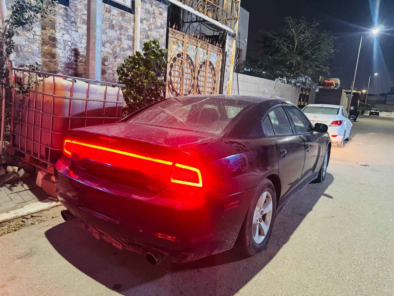 سلام عليكم للبيع فقط جارجر 2014 ادوات ادوات محرك 5.7 كير محرك جدد تخم تاير حداديه جديده من الطول لطول تبريد ثلج سياره حلوه وما ناقصه شي سعره 39 قفل من الأخير بدون عمله وسعره بتراب الفلوس مكاني بصره 
*********** البصرة, العراق
