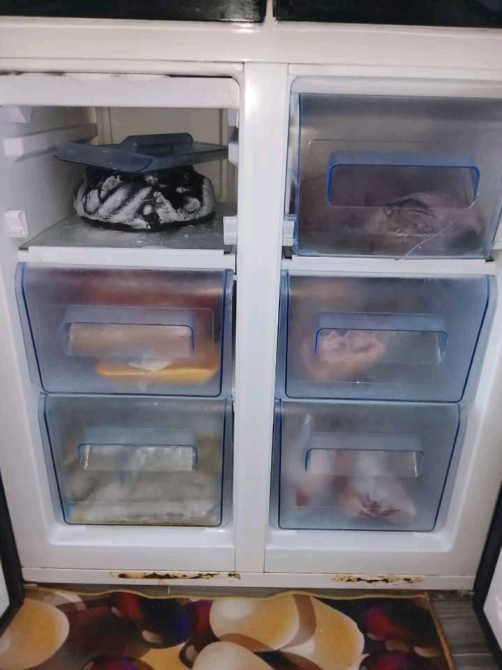 ثلاجة جمسون للبيع السعر٦٠٠ وبيه مجال العنوان بغداد مدينة الصدر الدسيم ***********