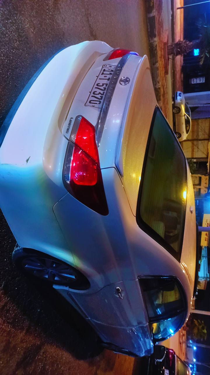 افلون خليجي فول 1/1
رقم بغداد 
موديل 12
محرك 6v 

كامره خلفيه 
حساسات امامي خلفي 
كشنات تدفئه تبريد 
كشن السائق خزن 
تحكم ستيرن 
مثبت سرعه 
برده خليفيه كهربائيه  
بعد بيهه هواي مواصفات السياره لمتد 
بيه جاملغ امامي مبدل ودعامية امامية 

••• 
السعر / 18000$ وبي مجال 
الهاتف ***********
