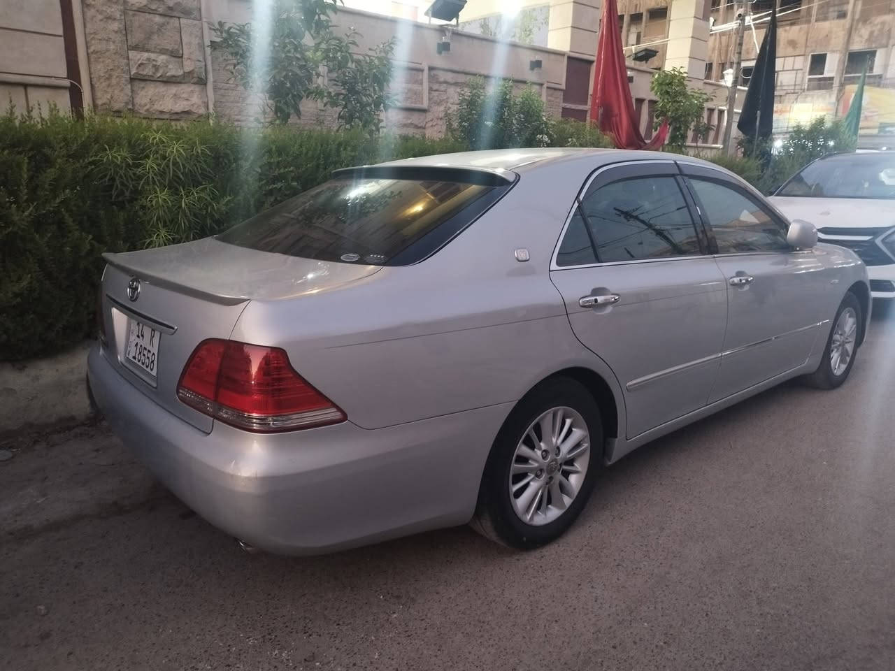 السلام عليكم شاهينه للبيع موديل 2004 بصمه سايره كامله من جميع النواحي رقم بصره الدولي  ب 133 وبيه مجال التفاصيل أكثر اتصل 
***********  بغداد البلديات
