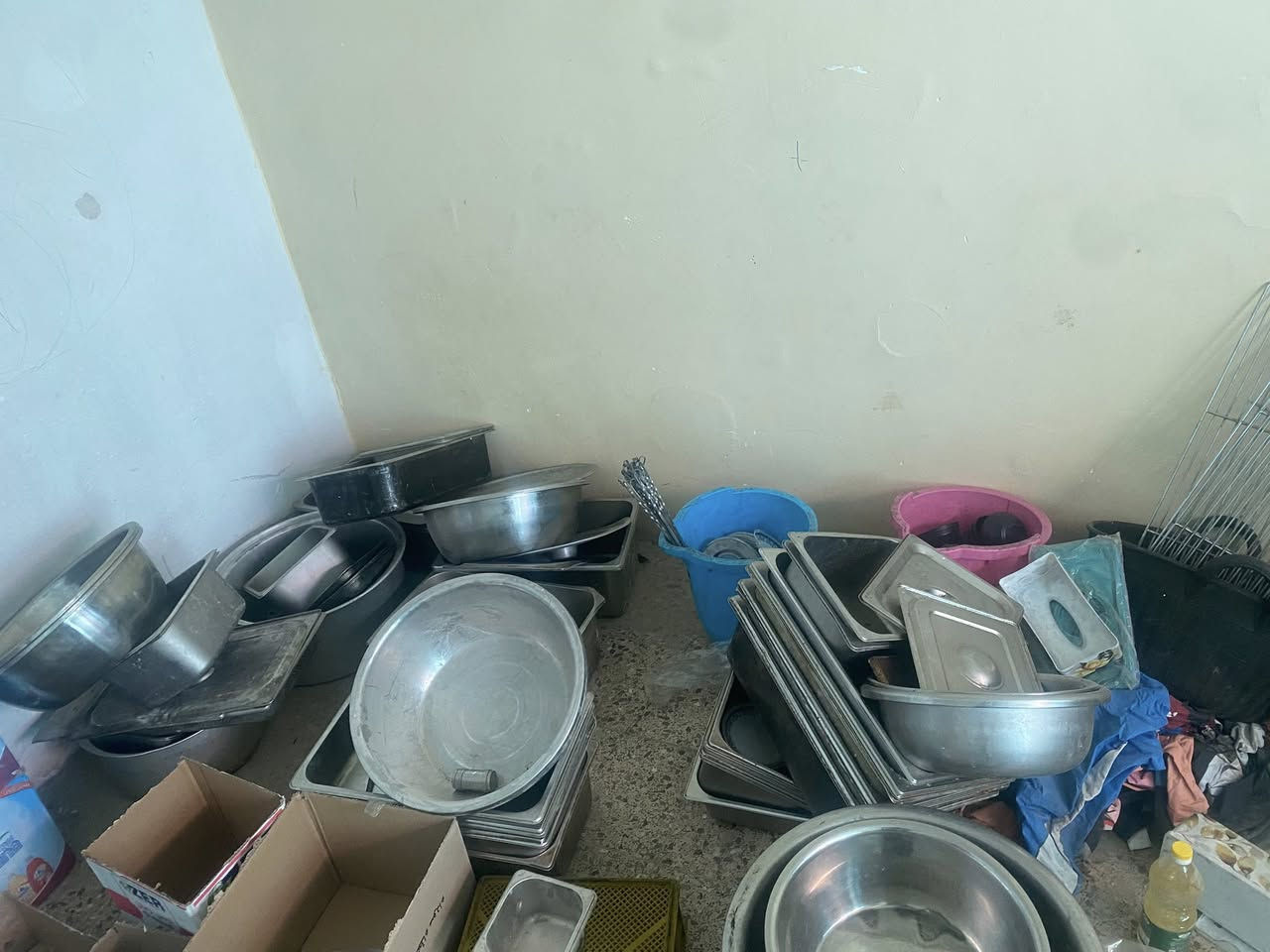 سلام عليكم غراض مال مطعم البيع كالمن وسعره ولستفسار واتساب وهاتف ***********٣
