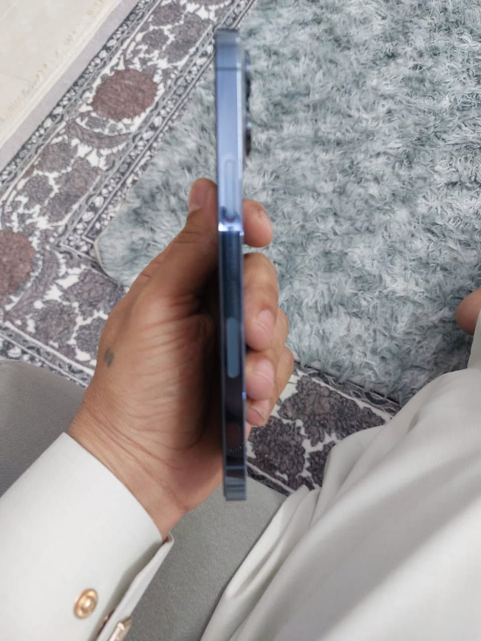 السلام وعليكم ايفون 13 برو ماكس ذاكره 512بطارية 85 بلاديه فقط فطر بالضهر مامثر السعر 650 بي مجال بصيط جهاز كفاله وتر برو*********** ***********
