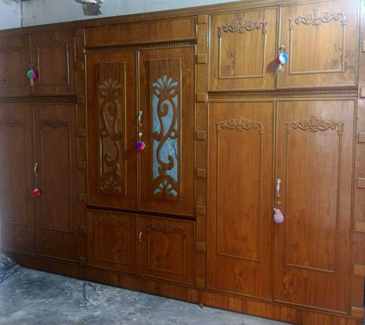 السلام عليكم غرفه عراقيه نضيفه للبيع مكاني الرشيد اليوسفيه ***********
