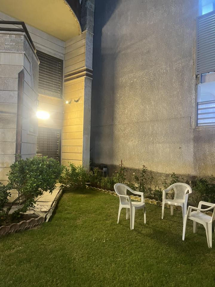 بيت للايجار مساحه 320م مؤثث اربعه غرف نوم صاله كبيره هول اربعه حمامات سويت العنوان  اليرموك حي الحمراء 
للاستفسار ***********
