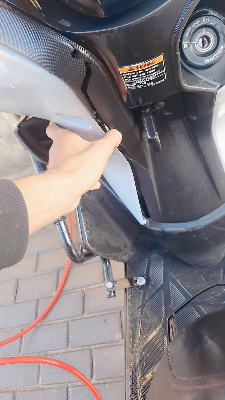 السلام عليكم اخوان هاي مره ثانيه انشرها بسبب الوعود اخوان الدراجه موضحه الضربه مالته واليوم نغسلت صاله شهر واكفه موديل ٢٤ وماشيه ١٢ الف لان ما مطفي العداد الدراجه بس كفر وصفاحيه بيها فقط والباقي الضربات بالدرع وسعرها مليون و ٨٠٠ قفل مابيها مجال ابد وهذا رقمي وانا خادم 
***********
