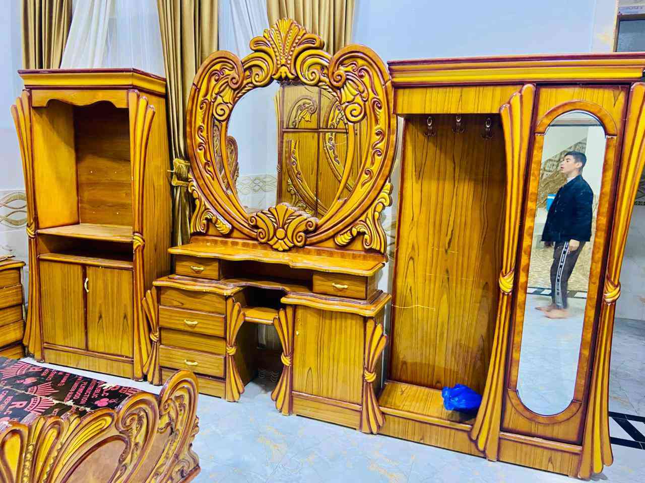 للبيع غرفة نوم توج خشب صاج حطاطه ثقيل كنتور ملحق 6طابقين استخدم قليل نضافه 100/100  
عنوان الرمانه البعبيد 
سعرها مليون 50 وبي مجال 
يوجد نقل وشد مجاني واصل لباب بيتك 
‏‪***********‬‏
