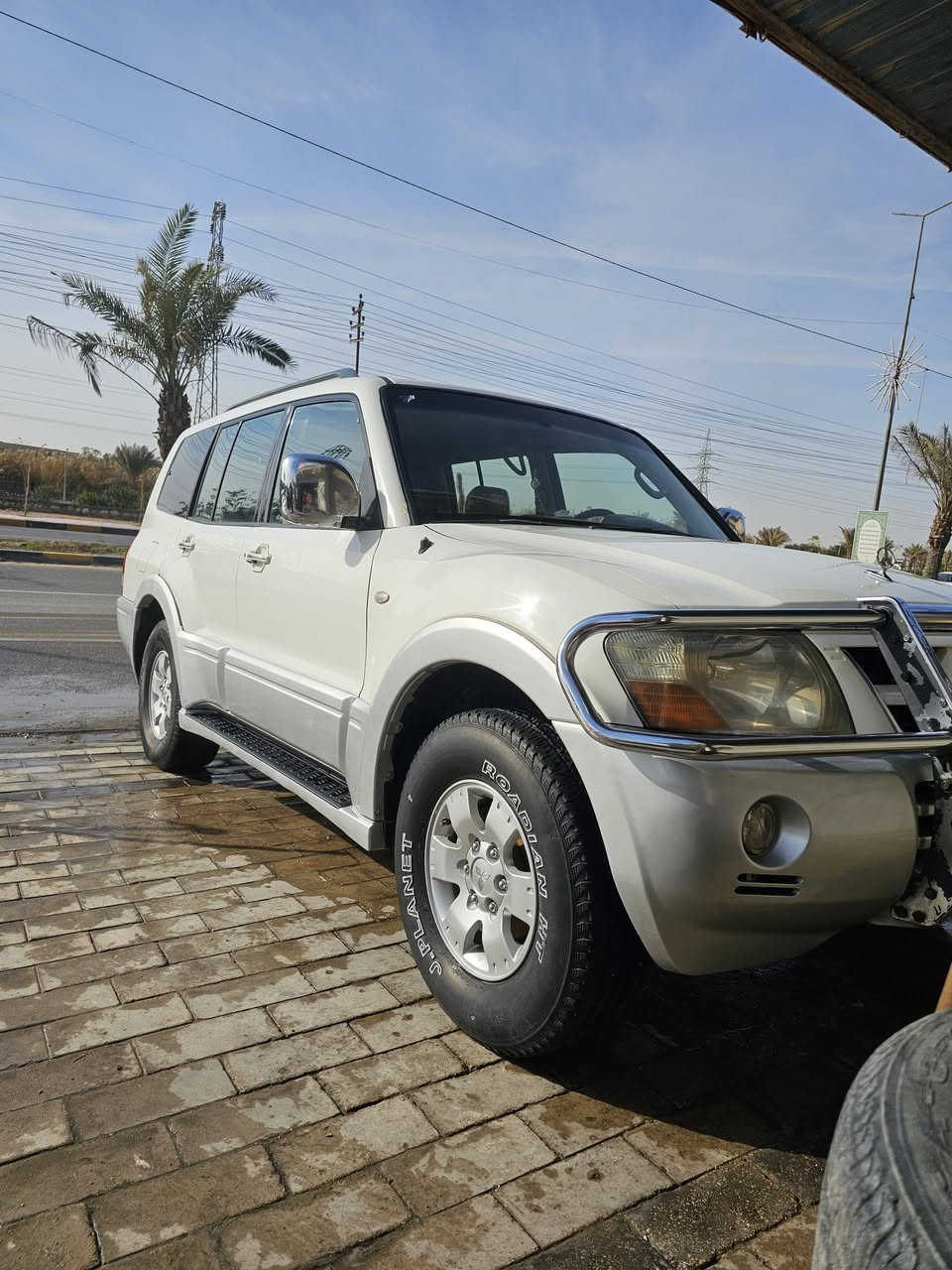 سلام عليكم 
باجيرو للبيع موديل ٢٠٠٧ 
كفاله وجاهزه من كل النواحي 
كير محرك تبريد حداديه تايرات باتري كله جديد 
محرك ٢٧٠٠ سته سلندر المرغوب ادامه كامله 
الشراي يتصل *********** 
مكاني كوفه حي ميسان
