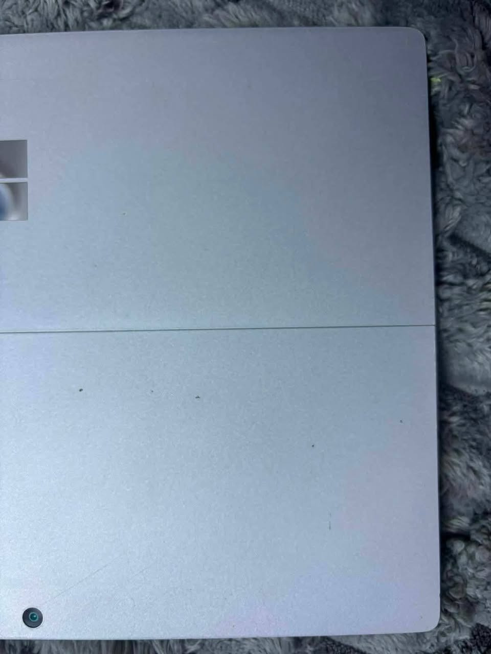 Surface Pro 6
* المعالج: Intel Core i5 (الجيل الثامن)
* الرام: 8 جيجابايت
* التخزين: SSD سعة 256 جيجابايت
* الشاشة: 12.3 بوصة، لمس، تجي ويا شاحنتة 
السعر 230 الف مع التوصيل


**إذا كنت صاحب هذا الإعلان وتريد حذفه لأي سبب، رجاءا أرسل رسالة إلى الدعم الفني**
