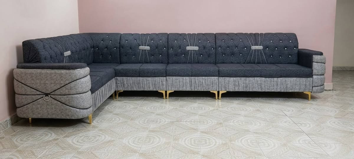 🛋️ تخم قنفات (ديوان عراقي) مودرن للبيع ✨الحالة: نظيف جداً وبحالة ممتازة نفس الصورة يتكون من 11 مقعد 
الموقع: بابل - الحلة.السعر: [400] (توجد مراعاة للشراي).للتواصل والاستفسار: [***********] (اتصال أو واتساب).
