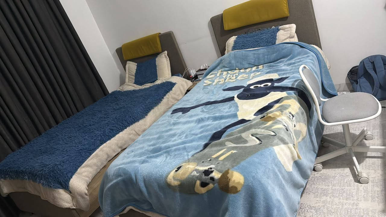 غرفه نوم مع غراظ بيت للبيع كلمن وسعره الاتصال على الرقم ***********
