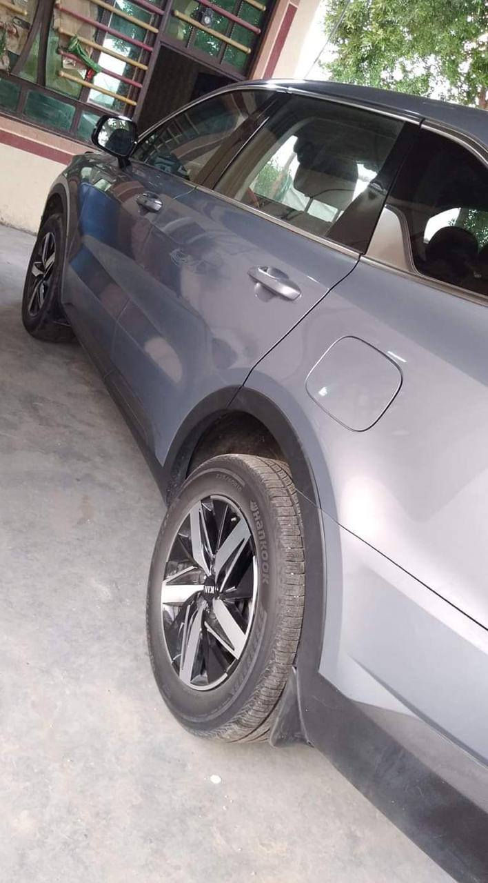 سلام عليكم
كيه سورنتو موديل ((2020 ))
وارد امريكي سياره مكفوله ضربه وصبغ وفتح 
سياره وضع شريكه سياره استخدام شخصي 
رقم بغداد بسمي تحويل مباشر سياره حره 
مكينه كير حداديه تخم تاير 
جديد سياره جاهزه عله حبايه 
 سعر((228)) وبيهه مجال 
***********/// 0781152063
