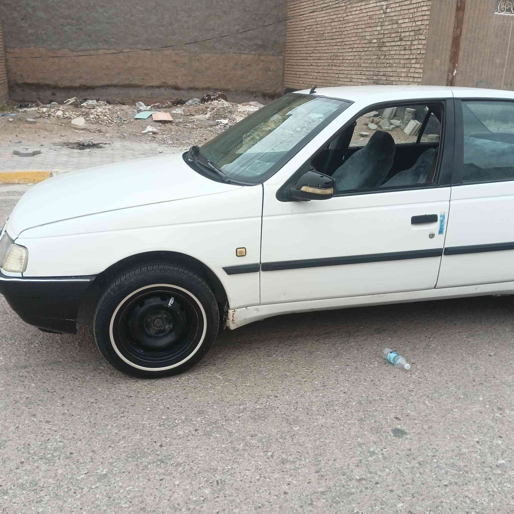 السلام عليكم بيجو 405 للبيع رقم نجف كفاله عامه تبريد شغال مكينه جير حداديه تخم تايره كله جديد السعر 37 ورقه رقم الموبايل***********
