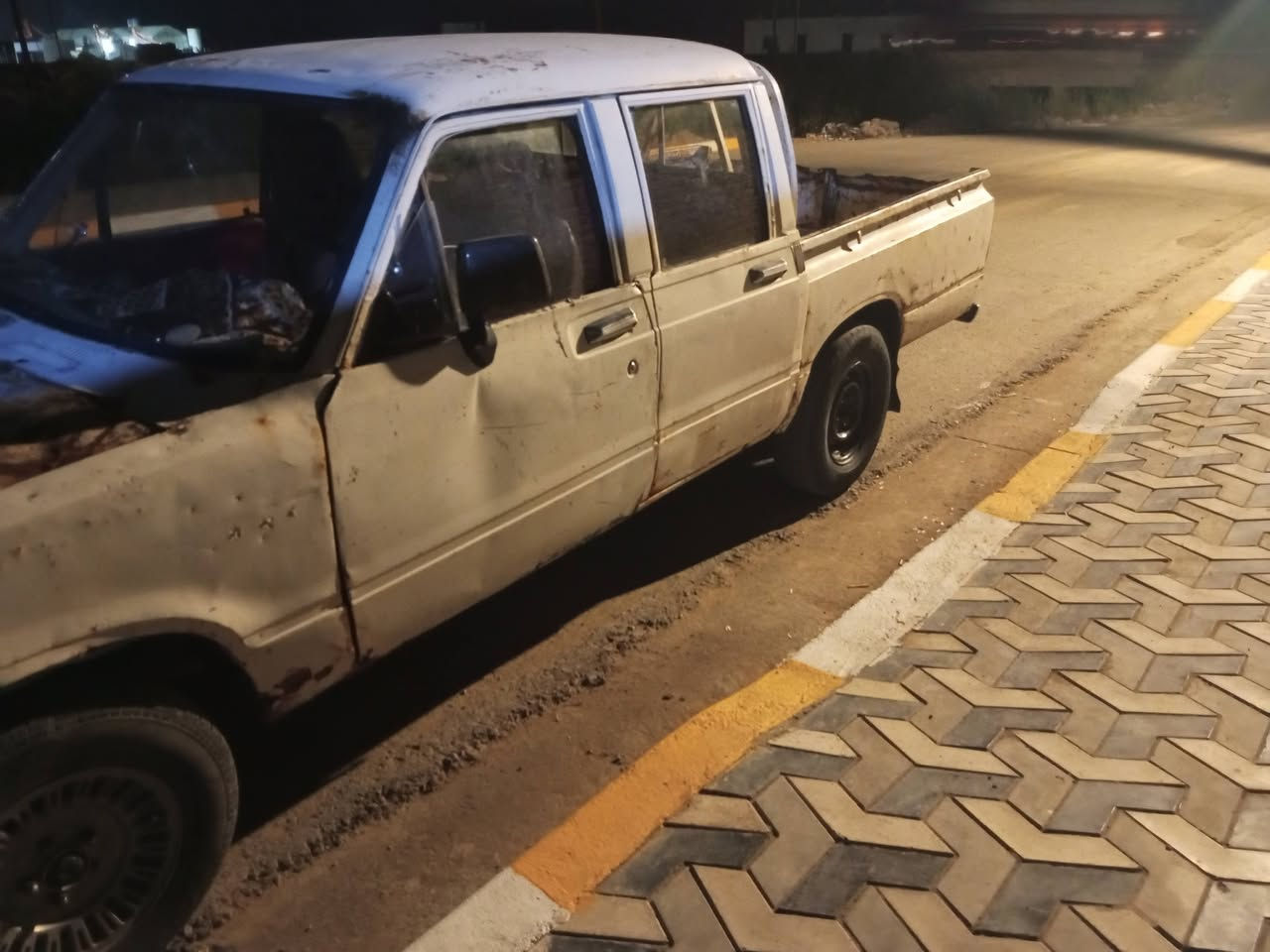 السلام عليكم 
بيكم تيوته موديل 1983 
رقم ميسان 
السنويه ساقطه 
محرك كير كفاله 
كفاله من الكلبه 
والجفيه 
السعر 14 وبيها مجال 
رقم الهاتف /***********
