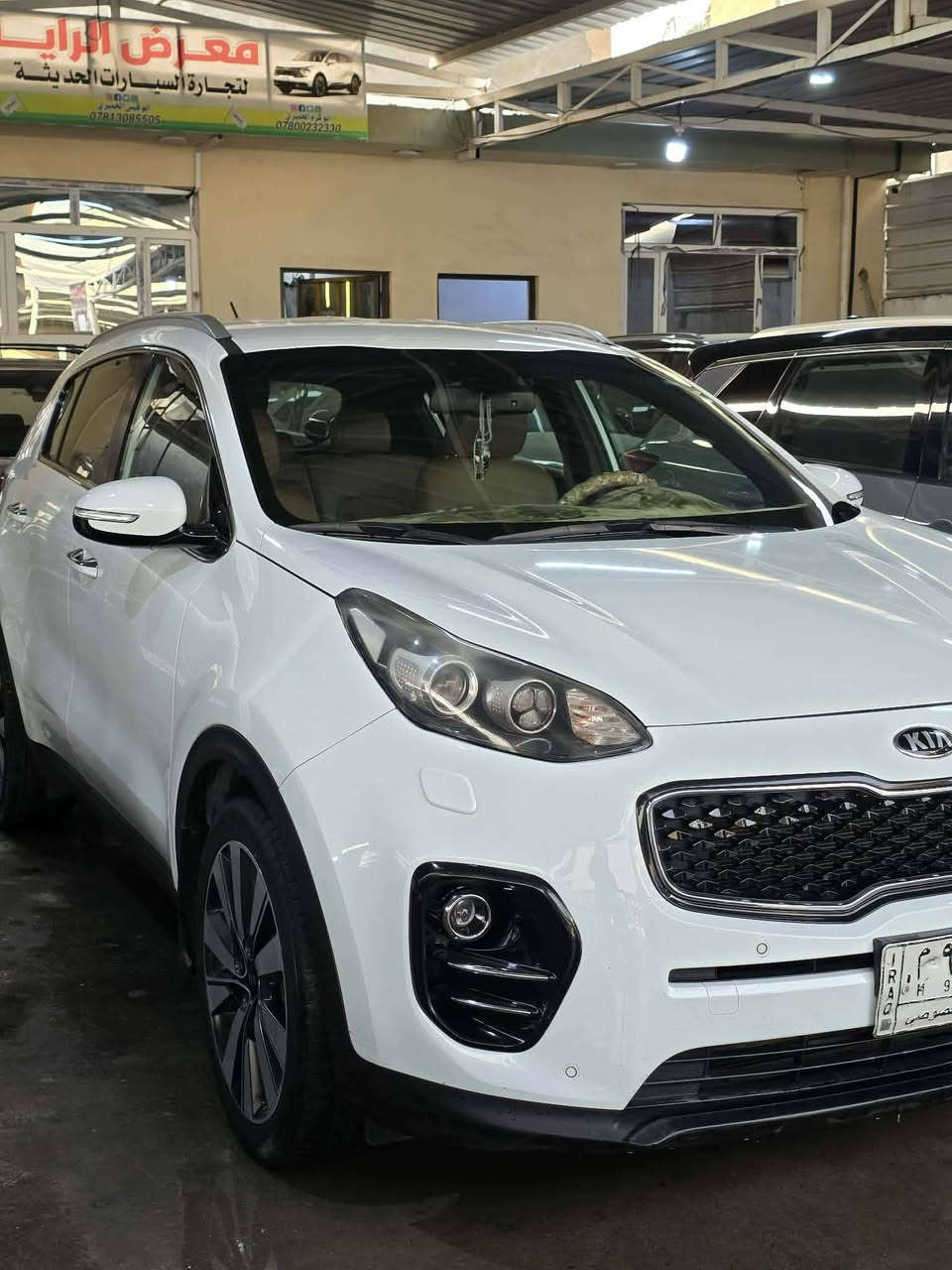 سلام عليكم للبيع او مراوس حسب لقناعه سبورتج موديل 18خليجي رقم بغداد باسمي شخصيآ سياره مكفوله من صبغ وتبديل وفتح وكير ومحرك شرط عل بلاد ما مفتوح بيهه شخط مقدار شبرر باب الخلفي ماشيه 100 المواصفاتت داخل بيجي شاشه تحكمات ستيرن مري شفط السعرر 178وبيهه مجال لشرايي ***********مكان بغداد
