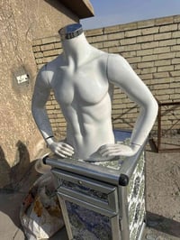 عندي من هذا ملكانه صدر 11 قطعه كلهن نفس النضافه للبيع/07711592964