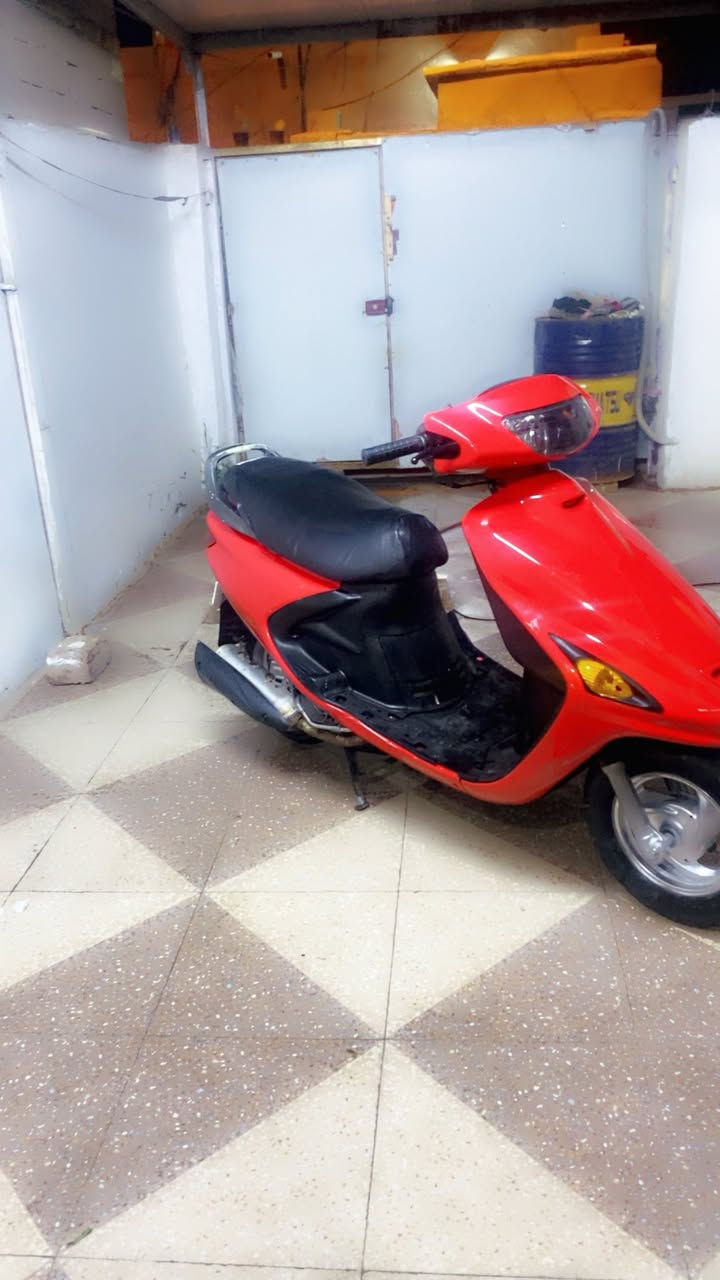 دراجه فراشه البيع دراجه نضيفه وحلوه دراجه كامله مناقصه شي دراجه أحله من صوره شاهد الله سعره 375بيه مجال  مكانه ديوانيه للاتصال على الرقم ***********
