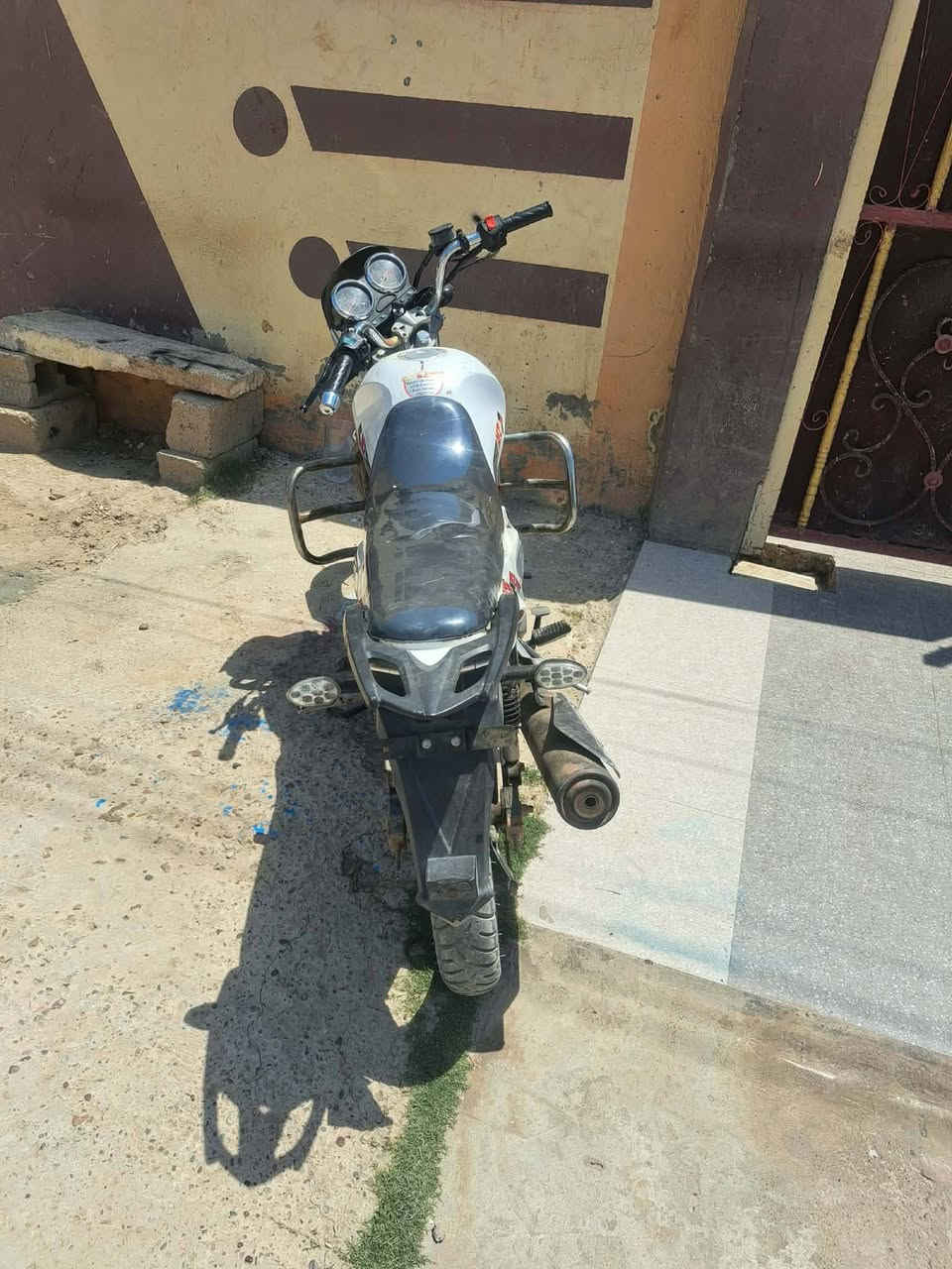 سلام عليكم موطور امزت عالي موديل عشرين  دراجه عوزها شغلات وترتيب تجي تفحص وتاخذ  سعر 650 بيه مجال للستفسار اتصل ***********
