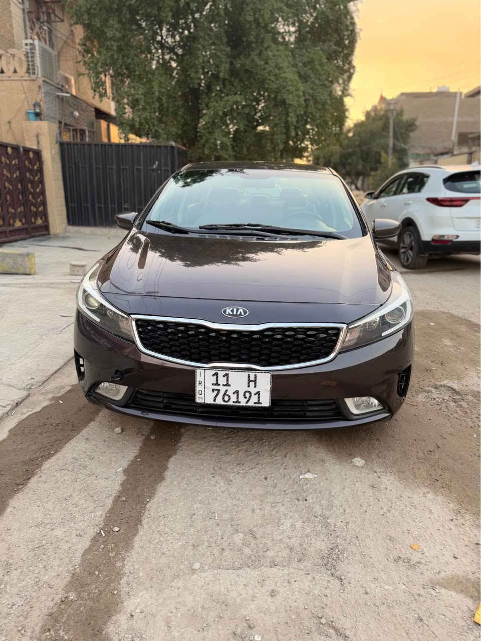 السلام عليكم 
للبيع كيا فورتي موديل 18 حادثه قبق جنطه مبدل ومصبوغ وشويه من الجاملغ الخلفي وبيه 4 قطع من كلير من امريكا بدون ضربه بدون دواخل ماشيه 86 الف مايل كير مكينه مكفول تبريد ثلج السياره عليه ادامه كامله من بلكات نوزلات مجاول فيت بم تخم تاير جديد مدومشه عام 
السعر 115 وبيه مجال 
مكان السياره بغداد حي اور 
*********** بغداد, العراق
