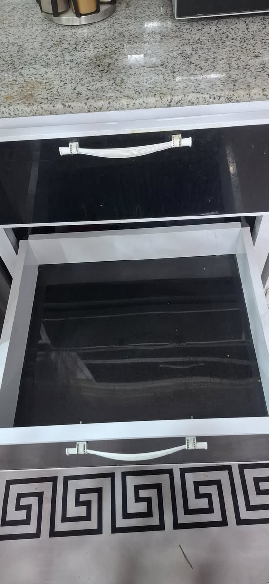 كاونتر مطبخ زاوية (ضلعين)
أبيض × أسود تصميم عصري يضيف فخامة للمطبخ ✨
عملي ويوفّر مساحة بشكل مثالي
بي مجر بحالة ممتازة
نظيف وجاهز للاستخدام فورًا
💰 السعر: 700 ألف دينار
سعر مدروس وأقل من قيمة الجديد بفرق واضح
يوجد مجال بسيط للجادين فقط
📩 أسرع بالحجز قبل لا يروح
***********
