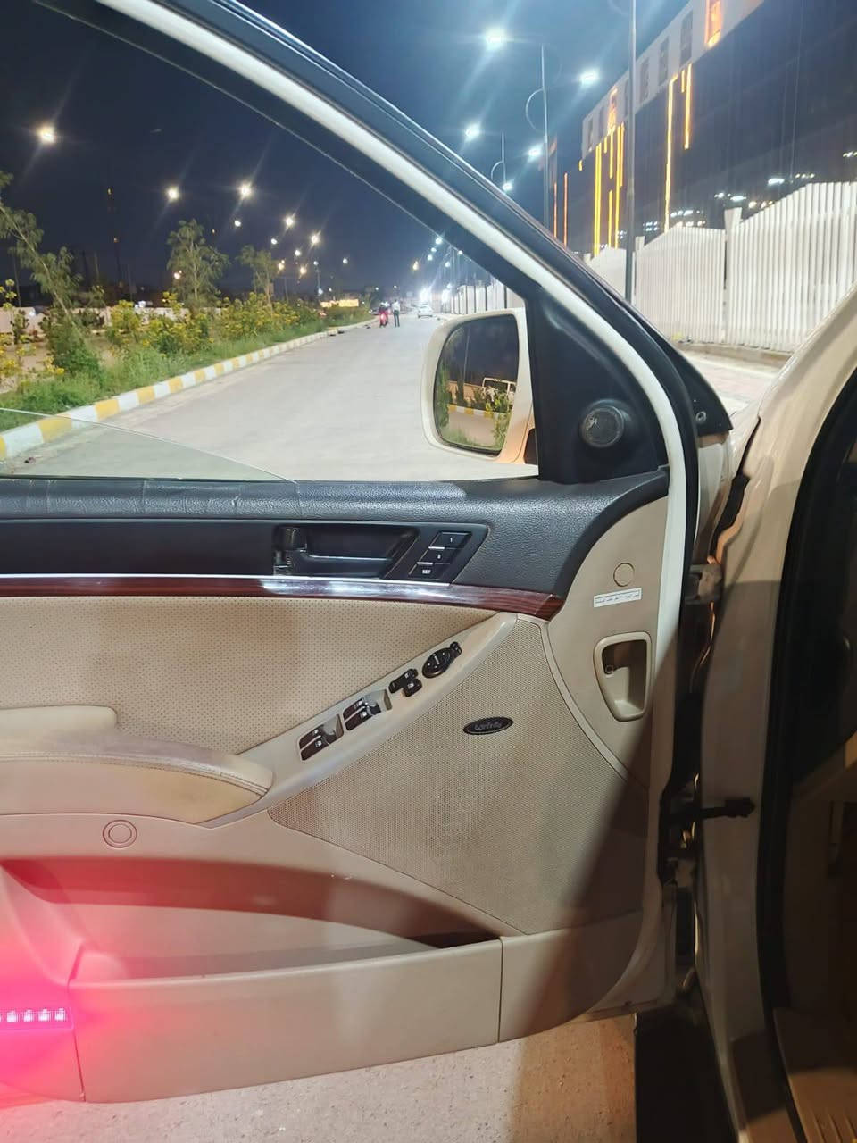 السلام عليكم
للبيع: هونداي فيرا كروز2008 خليجي 

مكفوله كفاله عامه حته دعاميات 

بصره رقم دولي انكليزي، تحويل ثاني يوم،

سنويه 30

هزه جديده 
مكينه كير كفاله 

المواصفات: فول مواصفات

بصمة

تحكم ستيرين

اشاير مري

كشن حفظ 

جنطه كهربائيه 

كراسي تدفئة

فتحة سقف

كراسي كهربائية

سبعة ركاب

حساسات

كراسي جلد

تبريد ثلاث قطع

العنوان ناصريه مركز 

***********
