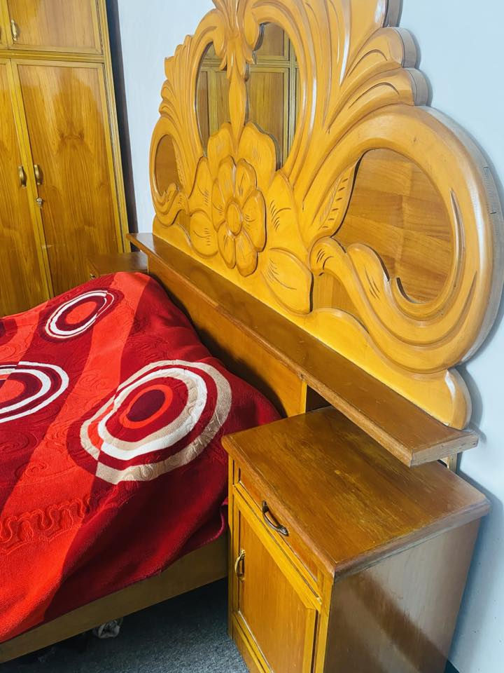 غرفة صاج تسكام طابقين ٥ملم نظيفة مثل ماتشوف 
العنوان النجف طريق كربلاء للاستفسار 
***********
