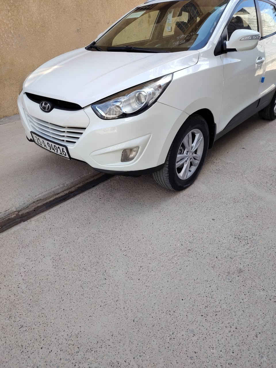 توسان موديل 2011 خليجي بيها جاملغ خلفي صبغ سياره مكينه كير محرك  صدر تبريد كوله جاهز سياره رقم شمالي باسمنا تحويل ثاني يوم السعر ب 128 وبيها مجال  العنوان ديالى بعقوبه للاتصال ***********
