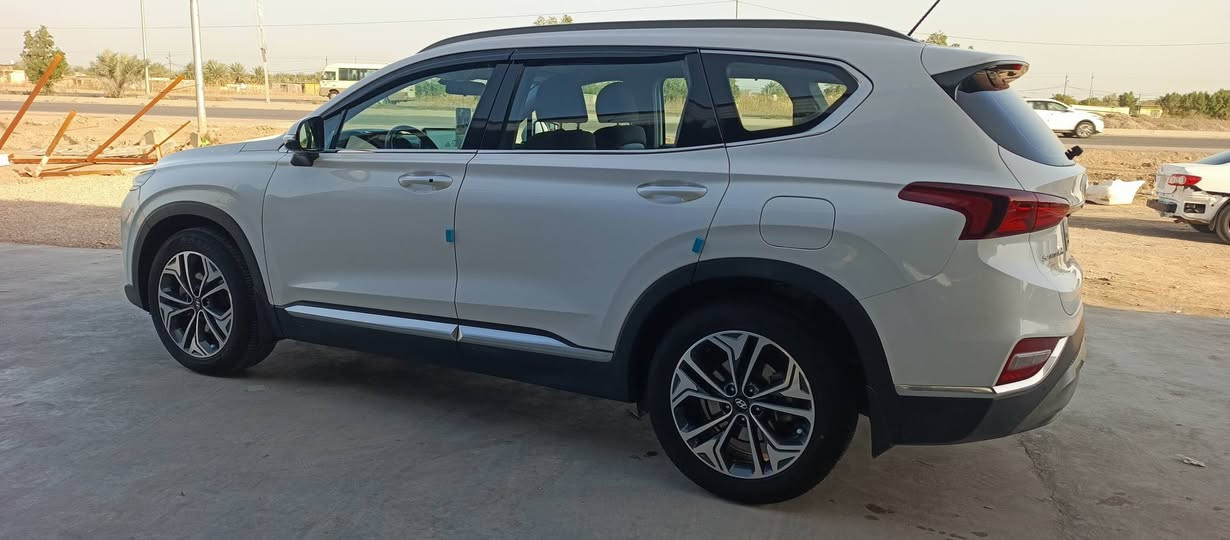 سلام عليكم 
سنتافي خليجي رقم شمالي أربيل 
موديل 19 شكل 20 مكفولة 
ماشية 85 على وضع الشركة
تبريد الهواء 3قطع 
محرك 6سلندر
كراسي كهرباء
مري شفط
وبيهة هواي مواصفات 
الهاتف ***********
غير متواجد على الفيس 
السعر 245 ورقة
