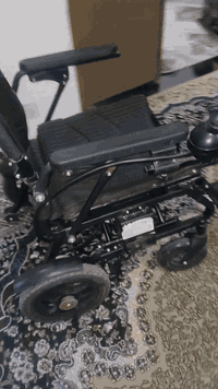 كراسي كهربائيه جديده بالكارتون يطبك ويصير بالسياره بدون رفع البطاريات الشراي يتصل بغداد سعره ٥٠٠الف حجم كبير ٥٦ *********** وجميع الاحجام
