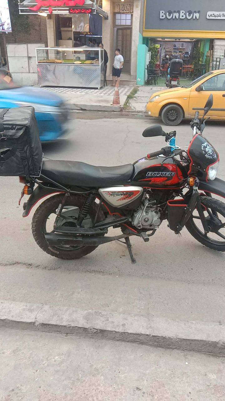 سلام عليكم دراجه بوكسر مرقم رقم  موديل 2019بغداد 
كفاله شاصي 
بايع شاصي وشكل 
مشكله اكو صوت شخصوه كال راجز شفت ب40      دراجه ابد ما موكفتني
الله شاهد سبب البيع محتاج 
ما بيه نواقص بس دشبول طافي 
نمر شغاله 5 كير 
عليه غرامه 100 مال عقد بس 
عنوان بغداد مدينه الصدر
رقم ***********
سعر 1400
