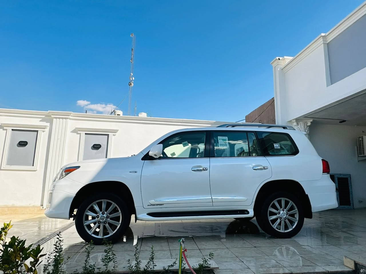 سلام عليكم لكزز البيع موديل 2011
سياره كفاله عامه عده الباب الخلق صدر 
السعر 308 وبها مجال جدن قليل ماكو هيج سعر وكفاله مواصفات وبريم بل خير الصير من نصيبه
صبغ ونص الجاملق الخلفي فقط 
شرط تراي زيرو وضع شركه 
سياره بريم اصل 
معروفه موصفات الكزز 
العنوان بغداد 
***********
