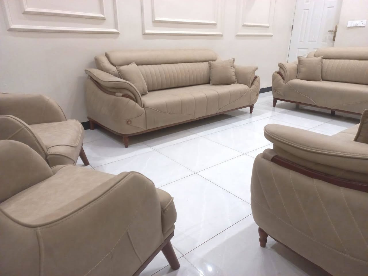 تخم تركي 10 مقاعد مودرن نضام سرير قماش جيكور دير فريم ارجل زان سفج بولستر طبي نضافته ١٠٠% مبي اي ضرر اخو جديد  سعر... 750 وبي مجال بسيط


**إذا كنت صاحب هذا الإعلان وتريد حذفه لأي سبب، رجاءا أرسل رسالة إلى الدعم الفني**