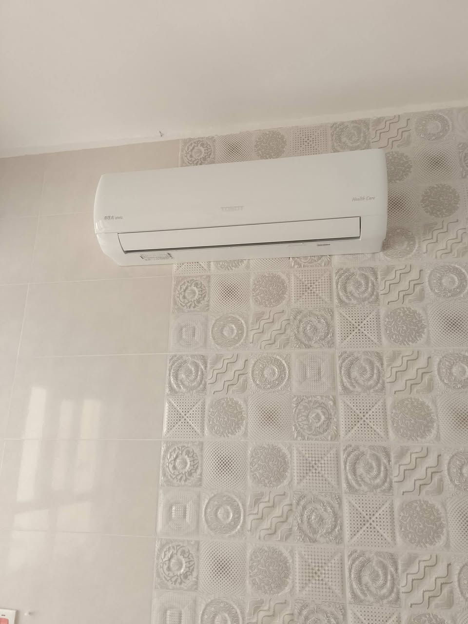 ---

🛠️ خدمات هندسية متكاملة
 والتشطيب بدقة وجودة عالية، تشمل:

🔌 الكهرباء  
- تسيس كهربائي داخلي وخارجي  
- تنصيب السبالت وصيانته باحتراف

🚿 الماء والمجاري  
- تسيس ماء للمنازل  
- تمديد وصيانة المجاري وفق المعايير الهندسية

🏠 السقوف والديكورات  
- تنفيذ السقوف الثانوية بجميع أنواعها  
- جبس بورد، بوردكس، فلين خارجي  
- جميع أنواع الديكورات الداخلية والخارجية

🎨 الأصباغ  
- تنفيذ كافة أنواع الأصباغ الحديثة والكلاسيكية  
- تشطيب نهائي بألوان متناسقة وجودة عالية ونعمل ورق الجدران 

📍 نعمل في محافظة النجف والمناطق المجاورة  
📞 للتواصل: *********** واتساب واي استفسار ادلل 

---
