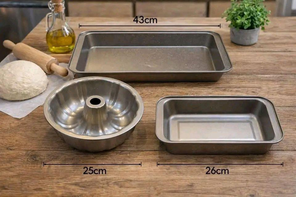 الف رحمه على روح امه وابو الي يعلقلي هذا باب رزقي الوحيد 
طقم قوالب خبز وكيك غرانيت (3 قطع) لون برونزي ملكي
طقم احترافي متكامل يجمع بين التصميم العصري والوظائف المتعددة، مصمم ليغطي كافة احتياجاتك في الخبز وصناعة الحلويات بلمسة جمالية مميزة.
• تصميم عصري: يتميز بلون برونزي أنيق مع تأثير حبيبات الغرانيت ليعطي مظهراً فخماً لمطبخك.
• تنوع في الاستخدام: يحتوي الطقم على ثلاثة أشكال أساسية (دائري مجوف، مستطيل عميق، صينية مسطحة) لتناسب مختلف أنواع الكيك والمعجنات.
• حواف انسيابية: مصمم بحواف عريضة ومنحنية تضمن سهولة الحمل والتحكم عند الإخراج من الفرن.
• توزيع حراري متوازن: القوالب مصنعة لضمان نضج متساوي للمخبوزات بفضل تصميمها الهندسي.
• سهولة التخزين: يمكن وضع القوالب داخل بعضها البعض لتوفير مساحة كبيرة في خزائن المطبخ.

المواصفات:
• المادة: معدن مطلي بطبقة غير لاصقة (تأثير الغرانيت).
• اللون: برونزي / ذهبي مطفي منقط.
• النمط: طقم من 3 قطع مختلفة الأشكال.
• الأبعاد: الصينية 43*28 سم
                الصغير 25*13 سم
                الدائري قطر 24سم
• 1 × قالب كيك دائري مجوف (Bundt Pan) بنقشة مضلعة.
• 1 × قالب توست وكيك مستطيل (Loaf Pan).
• 1 × صينية خبز مستطيلة واسعة (Baking Tray)
للحجزوالاستفسارمراسلةالصفحهتتوفرخدمةتوصيللجميعالمحافظات. بغداد, العراق


**إذا كنت صاحب هذا الإعلان وتريد حذفه لأي سبب، رجاءا أرسل رسالة إلى الدعم الفني**