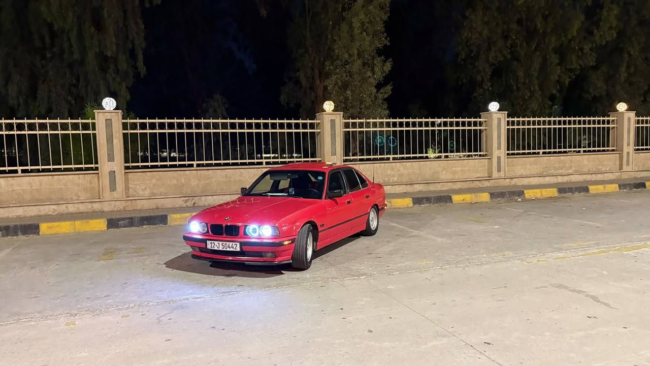 السلام عليكم
بي ام 520 اصل كير محرك 28 تبريد شغال فول مواصفات 
محرك شرط كيراتو شرط طخم تايرات جديد بدون صبغ سياره بسمي تحويل مباشر سلايت شغال موديل 1993 سياره مال بيت 
السعر 57
***********
