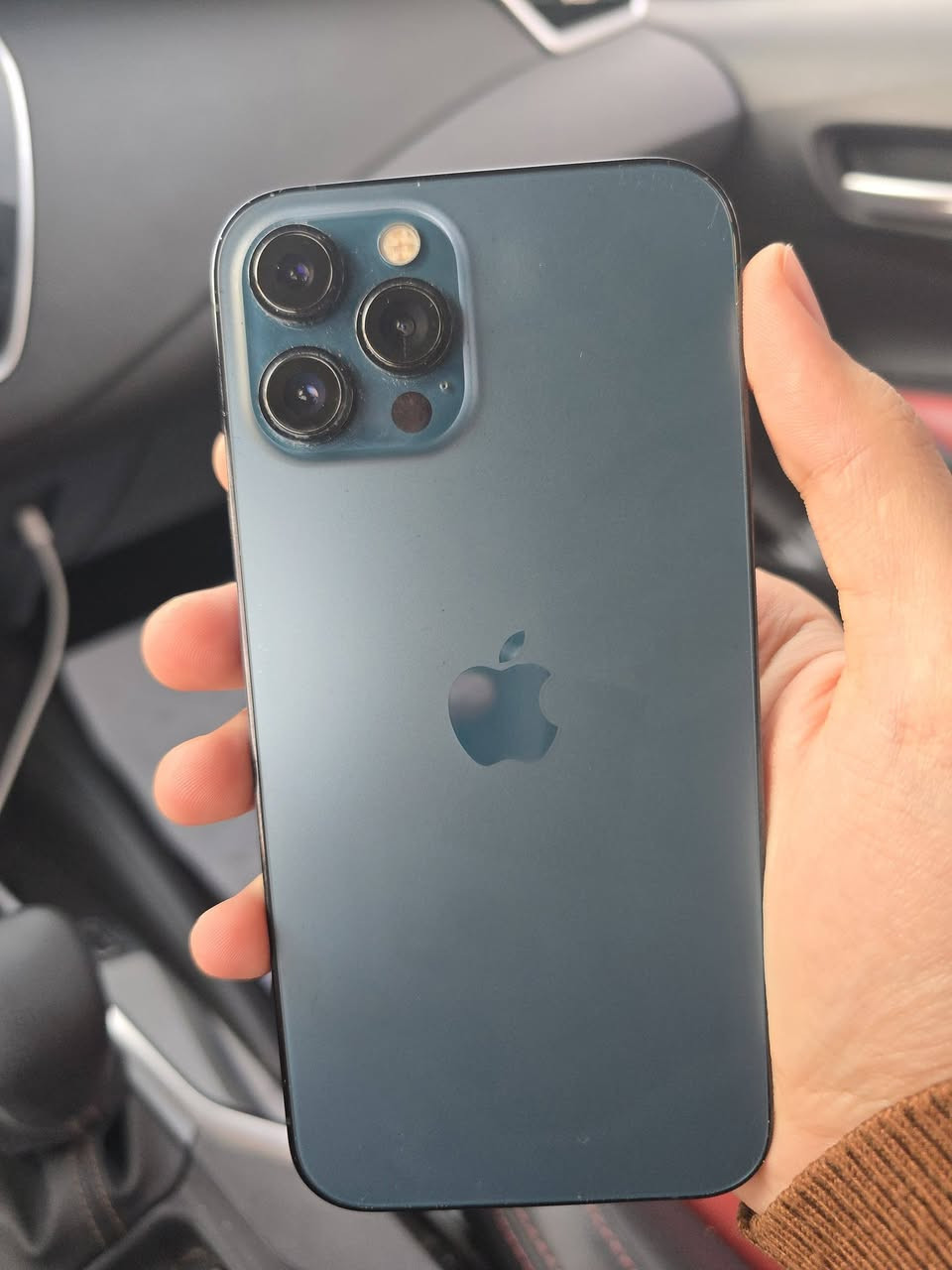 ايفون 12 برو ماكس نظيف جدا 
شخط واحد ما بيه ذاكر 256 بطارية %80 كلاس جديد السعر 600 الف قفل كلش نظيف

***********
