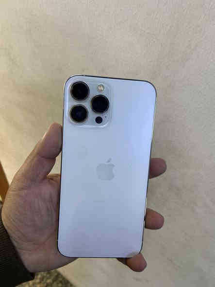 السلام عليكم للبيع 13 برو ماكس بطارية ٨٠ ذاكرته ٢٥٦ امريكي مامفتوح ابد سعرة 700 الف *********** زيونة شارع الربيعي
