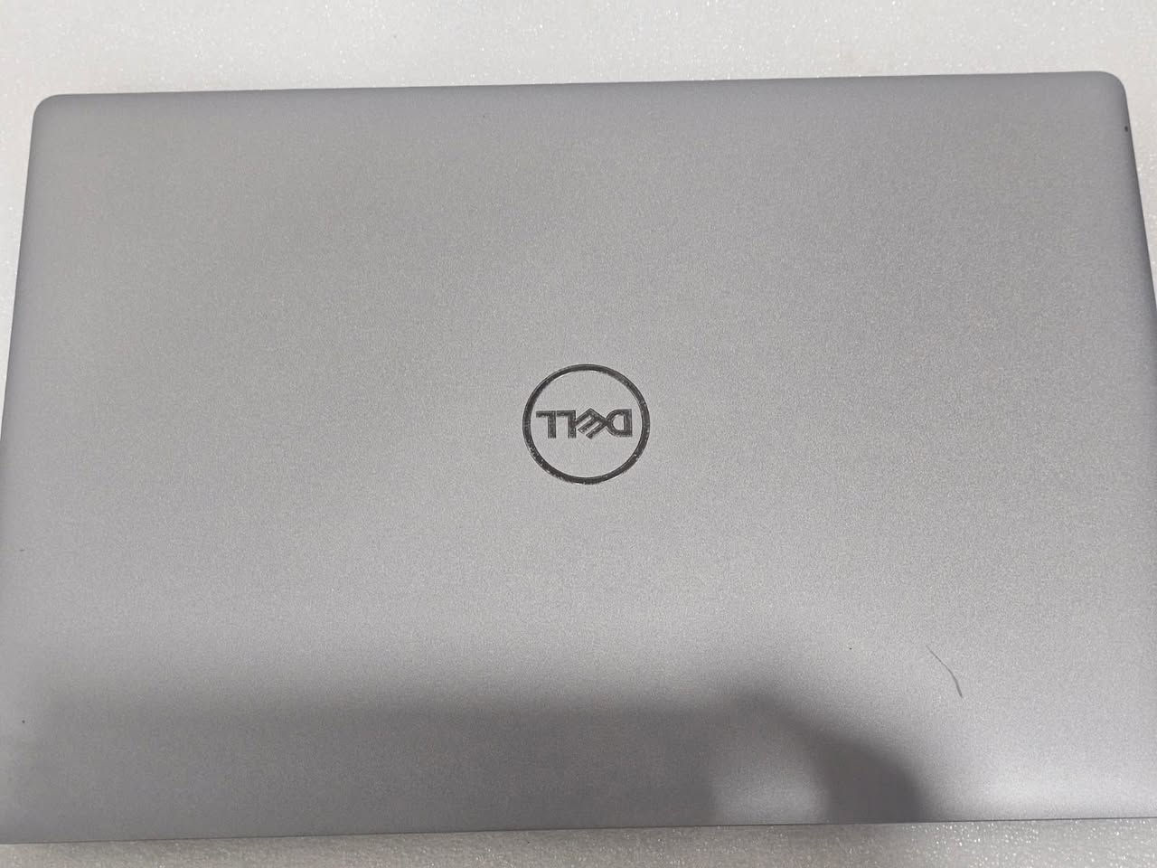 🔥 DELL LATITUDE 5410 | قوة الأداء ولمسة الإبداع 🔥
للمحترفين، المبرمجين، والطلاب.. جهاز واحد يجمع بين قوة المعالج وسلاسة اللمس.
📺 الشاشة واللمس
14" Full HD Touch: شاشة مقاس 14 بوصة بدقة عالية تدعم اللمس بالكامل لتجربة تفاعلية سريعة وسهلة.
🚀 المعالج والسرعة
Core i7-10th Gen: معالج إنتل كور i7 من الجيل العاشر، جاهز للتعامل مع أثقل البرامج والمهام المتعددة.
⚡ الذاكرة الخارقة
24GB RAM: ذاكرة عشوائية ضخمة (رام) تضمن لك سلاسة تامة، سرعة في التنقل بين التطبيقات، وعدم حدوث أي تأخير (Lag).
🎮 الجرافيك والرسوميات
12GB Intel Graphics: كرت شاشة داخلي (مدمج) يشارك الذاكرة ليصل إلى 12 جيجابايت، مما يوفر أداءً جيداً للتصميم الأساسي وتطبيقات الجرافيك اليومية.
💾 التخزين السريع
256GB SSD: وحدة تخزين بالحالة الصلبة (SSD) لسرعة إقلاع النظام، فتح الملفات، ونقل البيانات في ثوانٍ.
🔋 الطاقة والبطارية
Long-Lasting Battery: بطارية موثوقة ومضمونة للعمل لمدة ساعتين على الأقل كحد أدنى (حسب نوع الاستخدام).
⌨️ الإضاءة والراحة
Backlit Keyboard: لوحة مفاتيح مضيئة تتيح لك العمل والطباعة بوضوح في الأماكن المظلمة أو خافتة الإضاءة.
🔧 المنافذ والتوصيل
Full Ports: مجهز بجميع المنافذ الضرورية (USB-C, HDMI, USB 3.1) لتوصيل ملحقاتك بسهولة ودون الحاجة لمتحولات.
🌐 للتواصل والحجز: 🔴 للمراسلة مباشرة عبر رسائل الصفحة. 🟢 أو التواصل عبر الواتساب: ***********
