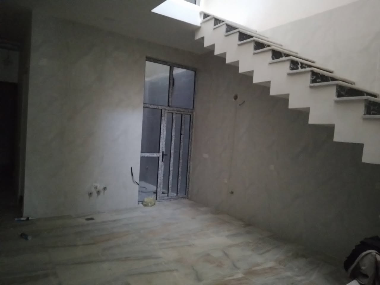 للبيع بيت 🏡 طابو صرف #مشتملات_عدد_اثنين كل مشتمل مساحته #١٠٠م واجهه خمسه في منطقة #الرسالة^الأولى بناء حديث ٢٠٢٦ تسليم مفتاح 🔑 كل مشتمل يحتوي على #ثلاث_غرف_نوم 😴 وصاله ومطبخ وخدمات عدد #ثلاثه ومنور واجهة  البيت  بورسلين أرضية مرمر للإستفسار اتصال 🤙 على الرقم 
***********
#الجميع
