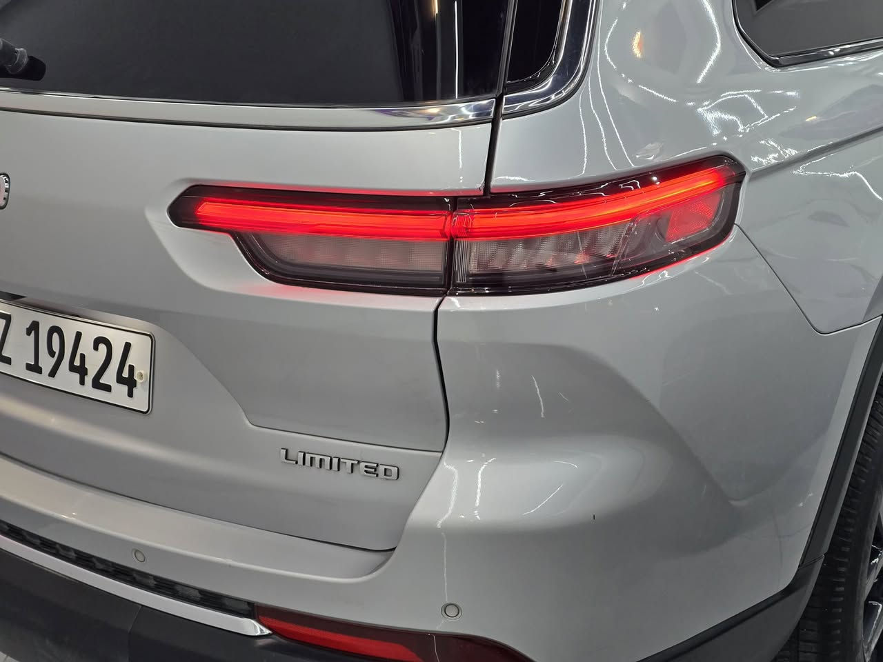 جيب گراند شيروكي - Jeep Grand Cherokee

الموديل: 2022
المسافة المقطوعة: 69,000 Mile
المحرك: 3.6L 6 Cylinder
ناقل الحركة: AT-8
الصناعة: امريكية
اللون: سلڤر
رقم السيارة: اربيل
عدد المقاعد: 5

🔸 المواصفات: Limited

مقاعد جلد - مقاعد كهرباء وتدفئة - صندوق شفط - حساسات - كامرة خلفية - شاشة كبيرة - تحكمات ستيرن - وضعيات قيادة - مثبت سرعة - ويل ٢٠ - نظام دفع رباعي 4x4

🔺 الضرر: باب سكن مصبوغ
وباب خلفي مبدل بلادي بدون صبغ

-السعر: 27,000$

📍العنوان: اربيل. شركة باب المرزوق
شارع ١٠٠، قرب مصنع الببسي

للتواصل واتساب او عبر الخط:
***********-☎️
***********-☎️
