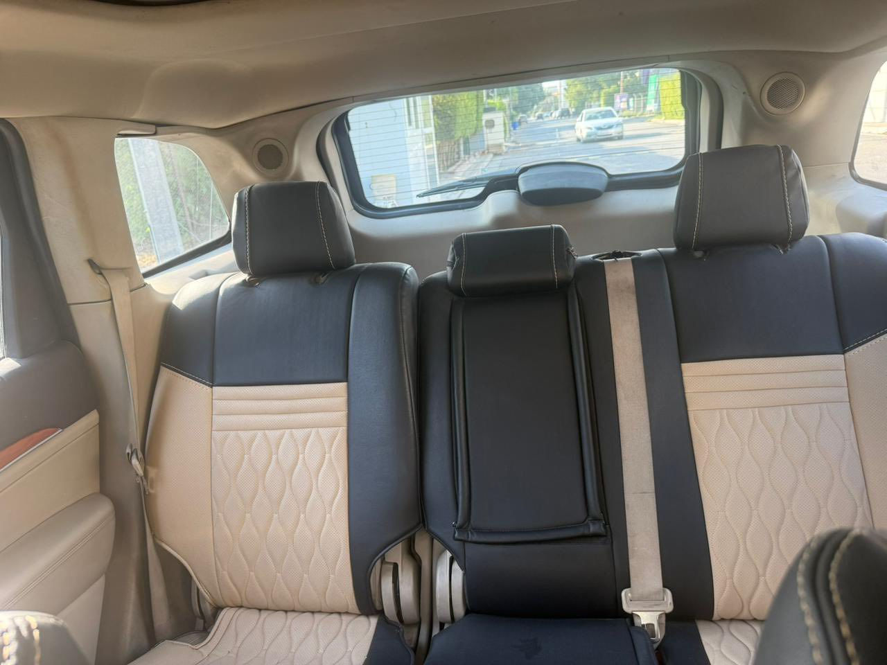 سلام عليكم جيب شيروكي اوفر لاند 2011 سياره مجفيه بيها ضربة بجم سيارة مصبوغ عام ايرباكات طاكة كله سياره بيه نقص صدر امامي خلفي وتايرات تخم كهربائيات كاملة تبريد شغال محرك 8 5700 محرك مبدل نضيف اي استفسار خاص او رقم *********** مكان السيارة بغداد اليرموك السعر 114ورقه وبيه مجال
