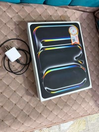 آيباد برو M5 • ١٣ انش • كيبورد
