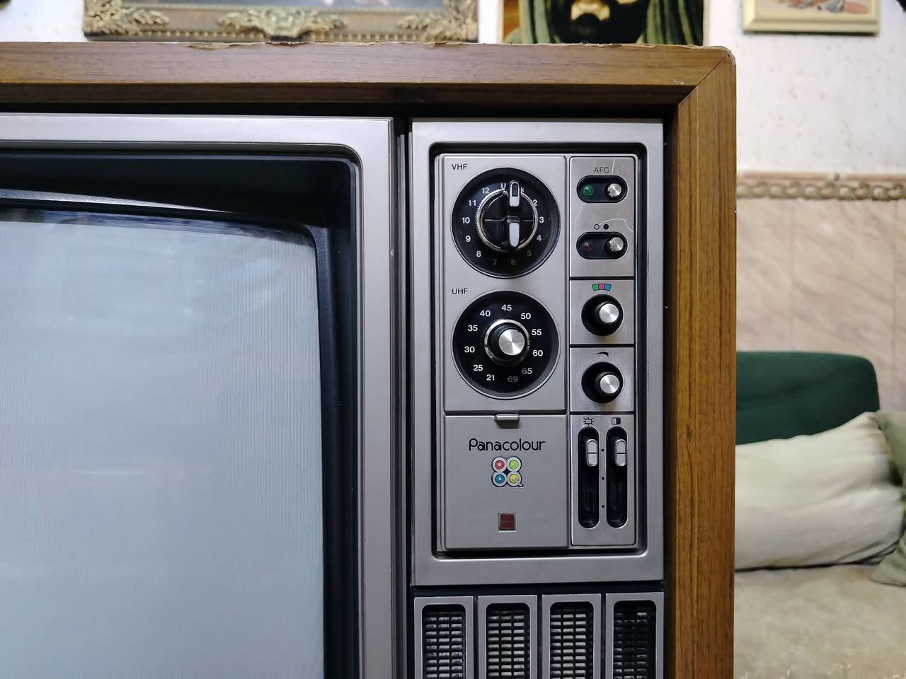 السلام عليكم
تلفزيون
نشونال 26
نضافة عالية
شغال كهرباء 
ابيع على وضعه
السعر 80 الف
عنوان بغداد
الحبيبية
***********
