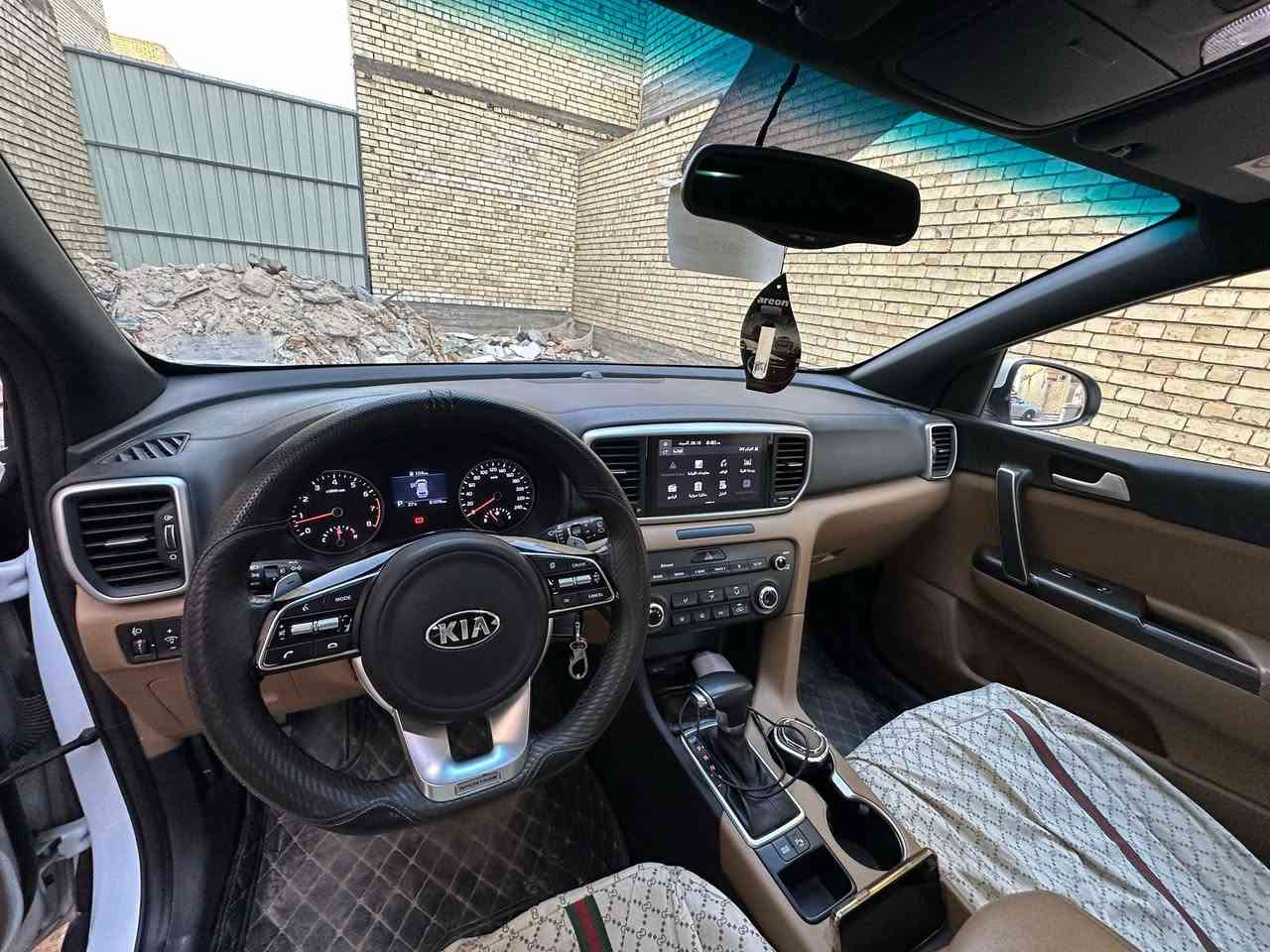 كيا سبورتج خليجي للبيع موديل 21 تحكم ستيرن جهتين شاشه كبيره دواخل بلاديه ماشيه 95 الف   صدر جديد محرك كير كله تمام بيه باب امامي ايمن تبديل حادث سطحي وبنيد تبديل و عندي صور الحادث سعر 170 بيه مجال بسيط /*********** واتساب

