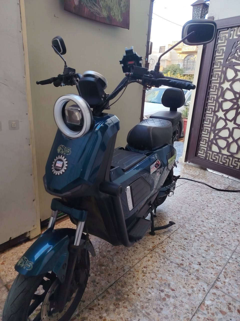 دراجه ماركه سيزر شكل نيو
ماشيه فقط 1829 كيلومتر وقابله للزياده دراجه اخت الجديده 

مواصفات بطاريه ليثيوم 30 امبير

تمشي سرعه 65 وتقطع مسافه 60 كيلومتر للشحنه الوحده

اخوان الدراجه جدا نظيفه واستعمال قليل جدا وماشيه قليل الدراجه جدا قويه وعمليه الله شاهد

رايدها بمليون وميتين واكرر الدراجه بطاريه ليثيوم جدا قويه

مكان الدراجه بغداد كرخ حي الحسين خلف كليه الرشيد خط سريع حي العامل. هاتف ***********
