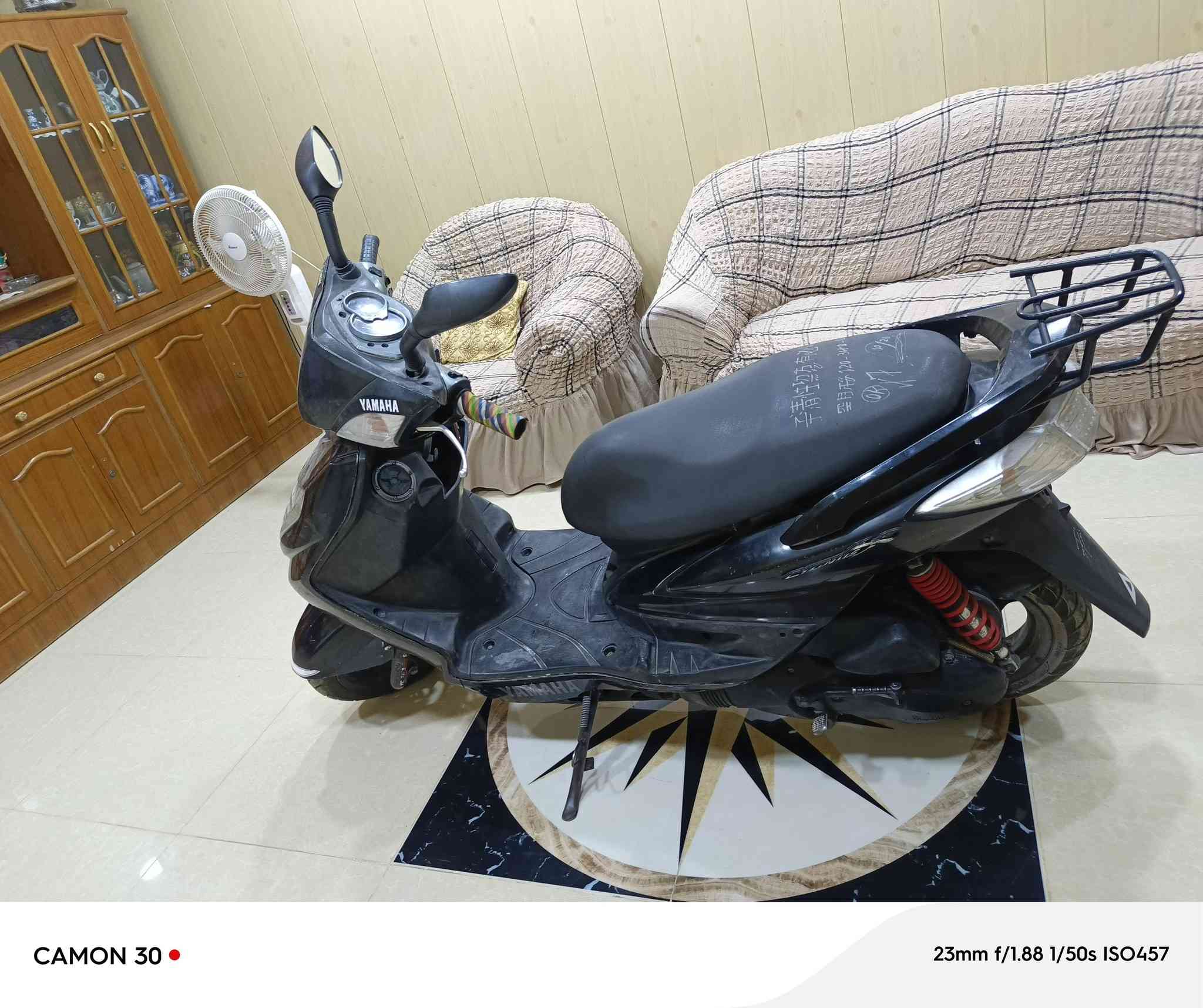 السلام عليكم... 
دراجه سكنس فحل كوري كابريتر للبيع 
كلشي شغال بدون مشاكل محرك كهربائيات شغالة بدون مشاكل فقط الكابريتر تاخر بلتشغيل الصبح 
هندر سلف شغال باتري جديد تايرات نظيفة 
سعر الدراجة٧٥٠ الف بيها مجال بسيط... 
متواجد واتساب //
***********
بغداد راشدية منطقة القدس ...
