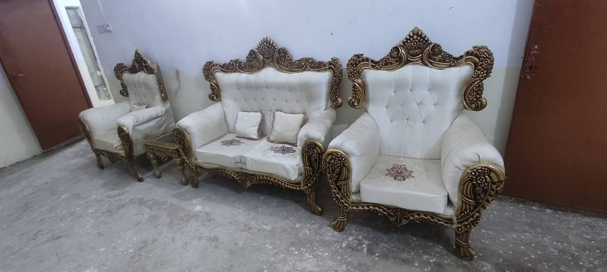 للبيع معه طبلات كبار 
10مقاعد
325
عنوان حي المهندسين 
***********
