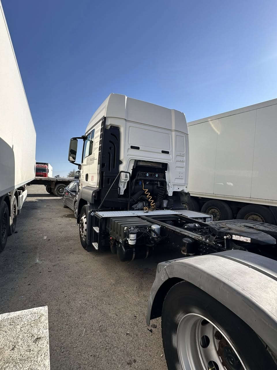 مان راس تاك دبل قماره سبرينك امامي
مان موديل:2016
مواصفات:    حاسه كاميرا ويل كروم    
گير: ئوتوماتيك
كاتي : دهوك جديد
مكان سليمانييه
***********
***********
