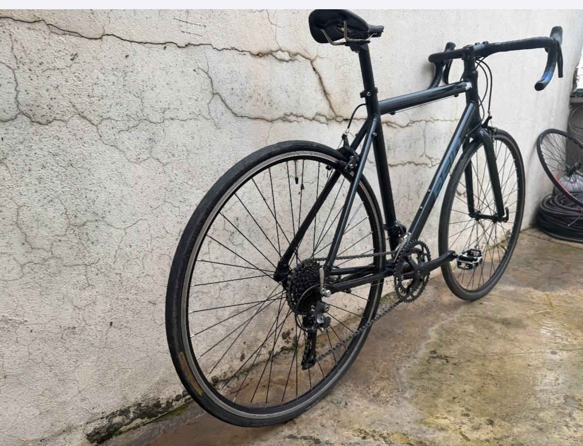 للبيع بايسكل نوع رود صنع استرالي من شركة REID🚲
النضافة موضحة بصور بايك كل قطعة بلادي واحد ليبل
سستم بايك كلاريس حديث شغال كامل و بريكات TEKTRO بلادي بدون اي تبديل  حجم بايك 28L لارج
مصنع بل كامل من ألمنيوم يعني ✈️ 
سعر بايك 250 الف و بي مجال و متوفر توصيل 🚚


**إذا كنت صاحب هذا الإعلان وتريد حذفه لأي سبب، رجاءا أرسل رسالة إلى الدعم الفني**